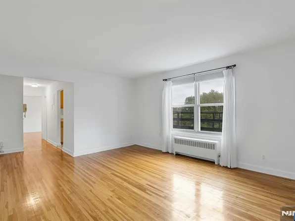 2350 Linwood Ave APT 5C, Fort Lee, NJ 07024
