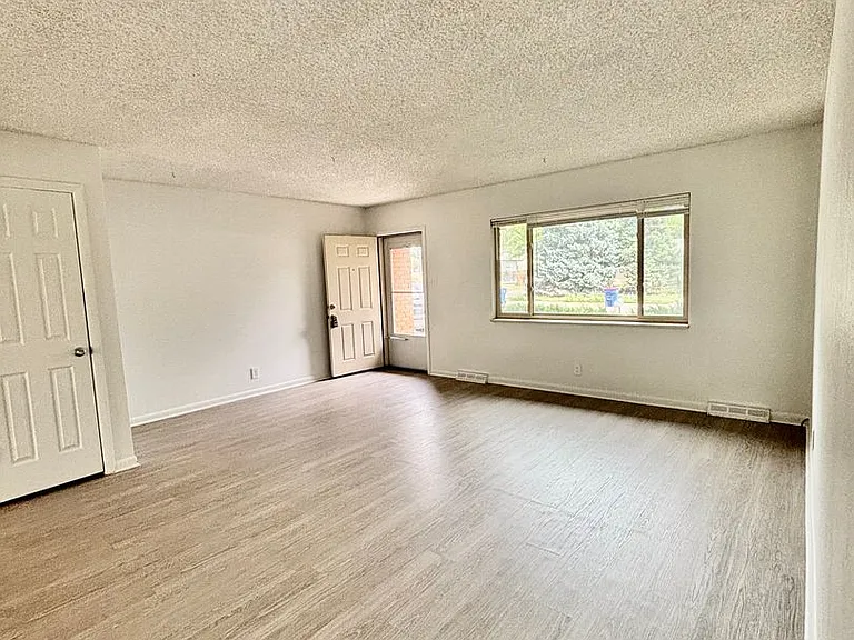16270-16272 W 13th Ln — Photo 2