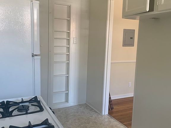 3rd image of 200 S Martel Ave #7