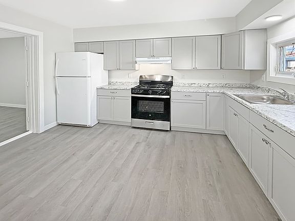 2nd image of 7 King St