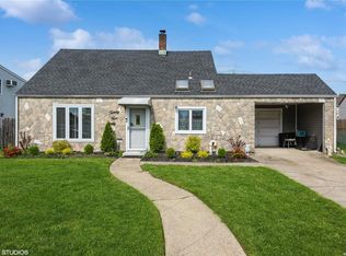 24 Harvest Ln, Levittown, NY 11756