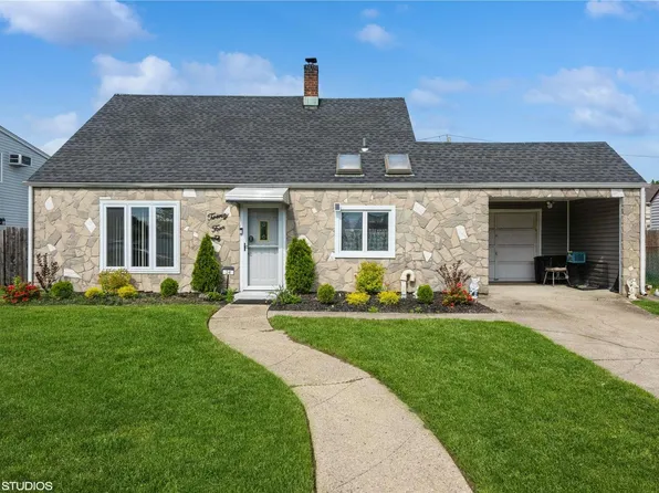 24 Harvest Lane, Levittown, NY 11756