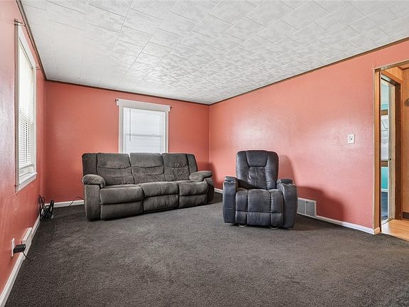 5th image of 207 Westwood Ave