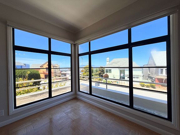 5th image of 955 Lawton St