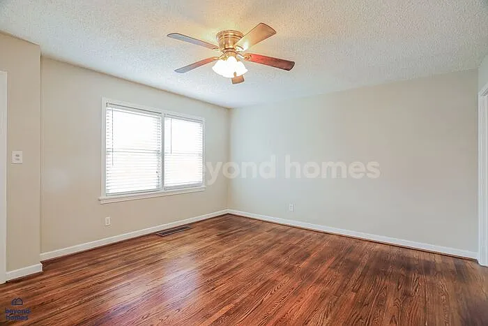 1028 Broadmoor Dr — Photo 7
