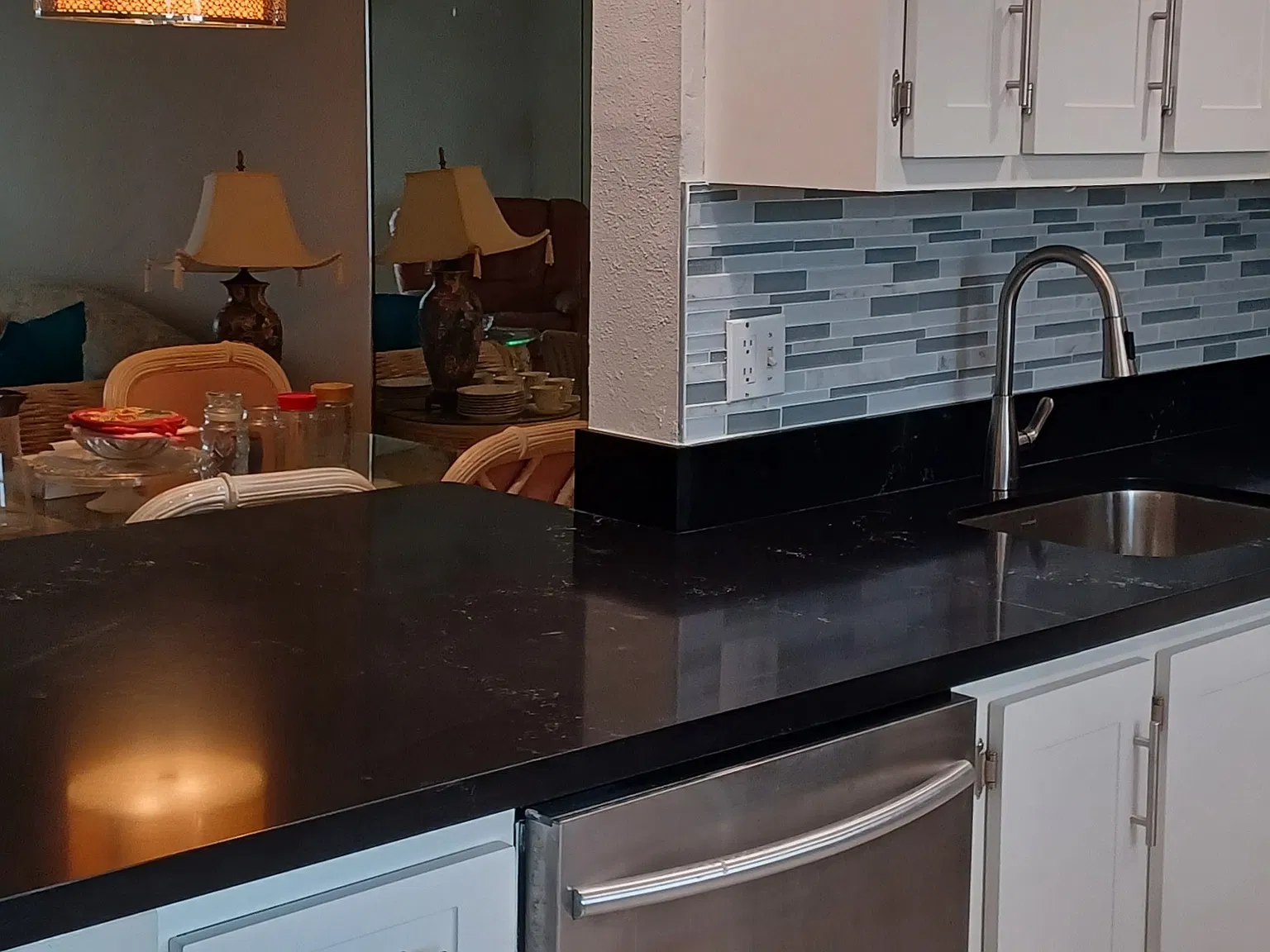 2 bed, 982 sqft, $1,500 — Photo 2