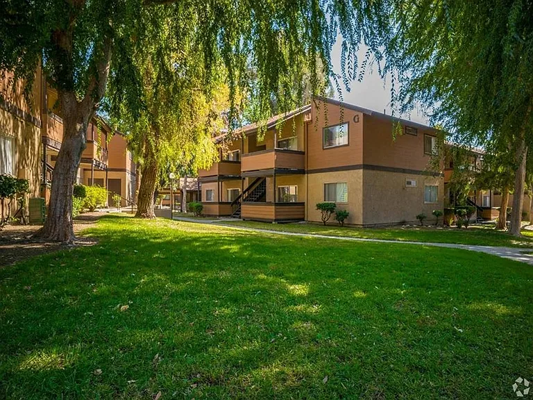 Park Heights Apartments — Photo 8