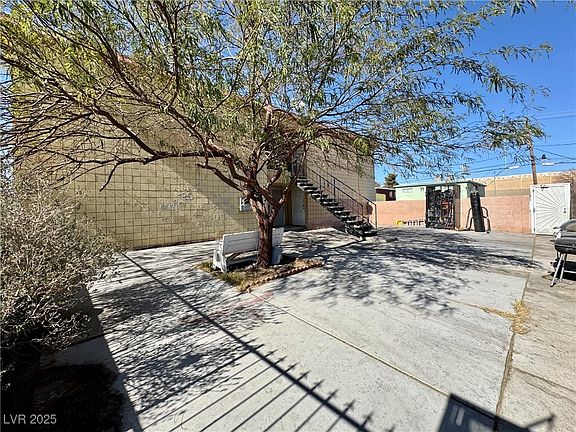3rd image of 2917 Stewart Ave