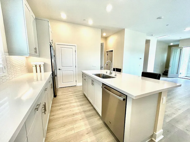 1692 Enterprise Dr — Photo 22