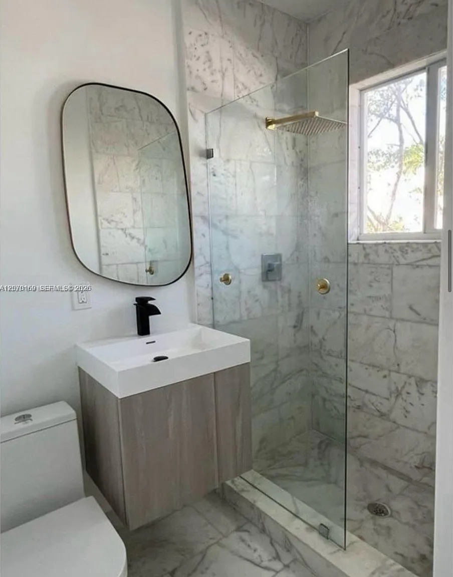 First Art Nouveau Condo — Photo 4