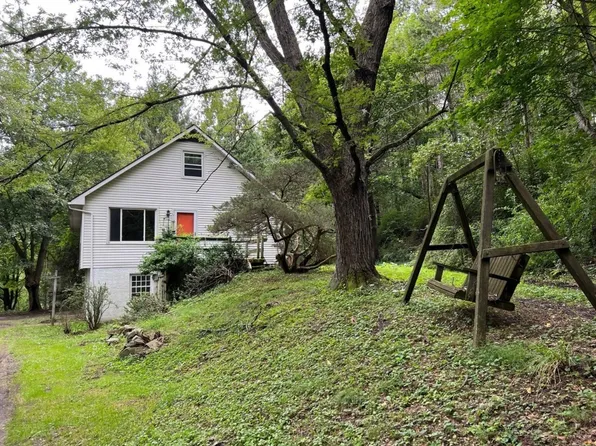 1345 Nanticoke Dr, Endicott, NY 13760