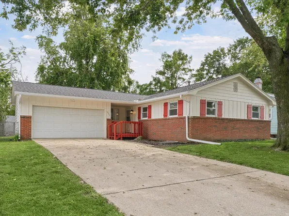1223 Townley Dr, Bloomington, IL 61704