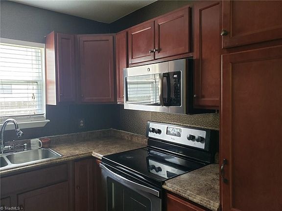 4th image of 1427 Old Hickory Dr