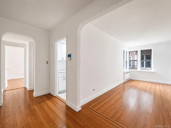 63-109 Saunders Street #A8, Rego Park, NY 11374