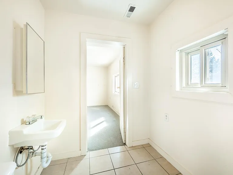 2410 W 13th St — Photo 19