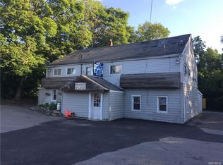 8806 Cayuga Dr, Niagara Falls, NY 14304