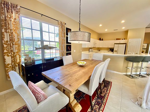 5th image of 15590 Vallecas Ln