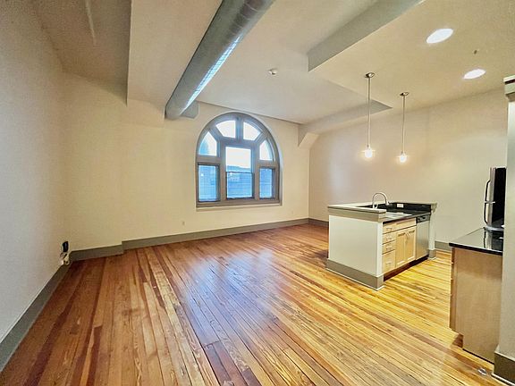 3rd image of 739 Hamilton St #204