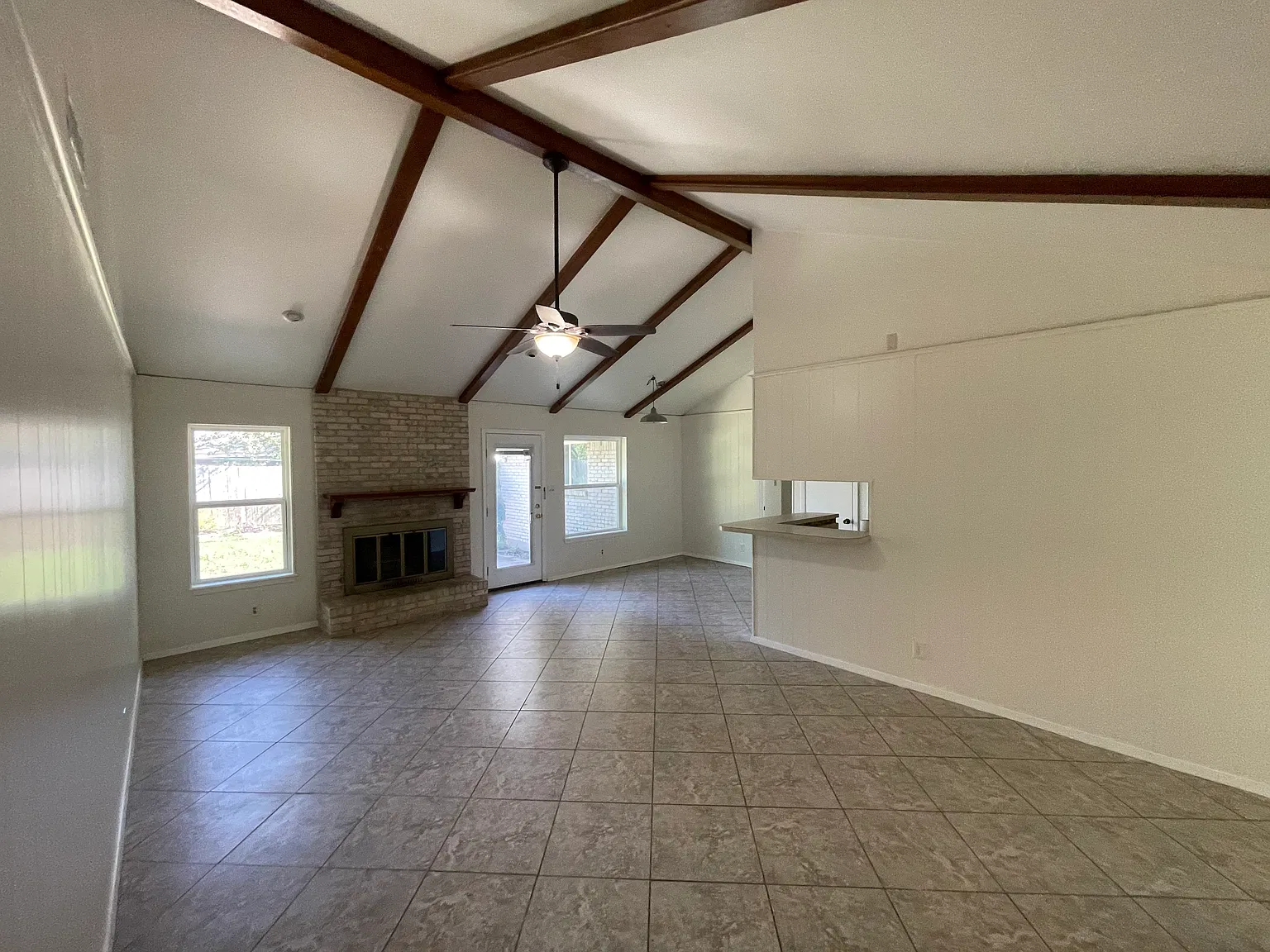 4 bed, 1966 sqft, $2,600 — Photo 3
