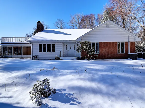 21 Ferncliff Drive, West Hartford, CT 06117