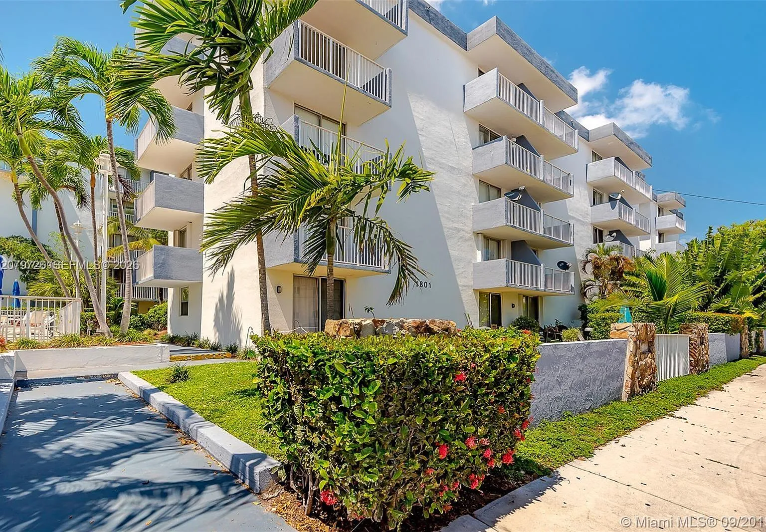 North Bay Villas Condo — Photo 1