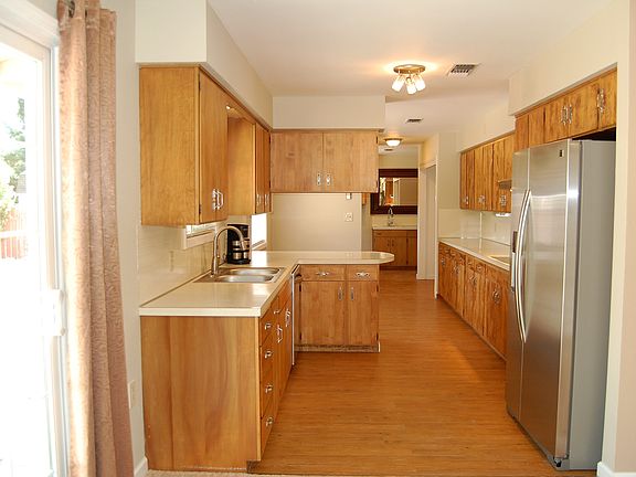 3rd image of 390 Bel Air Ave