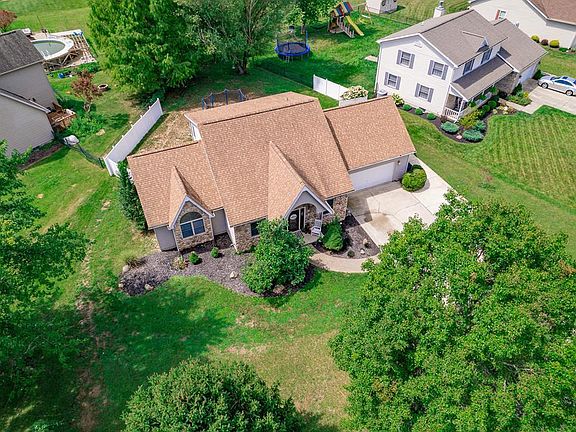 3rd image of 677 Golfview Dr