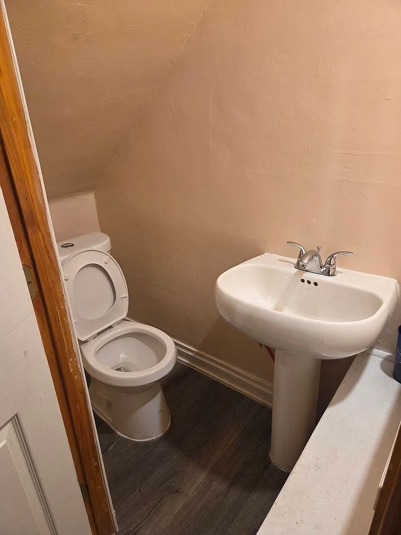 5BR/1.5BA Row Home with Backyard and Laundry Hookups — Photo 3