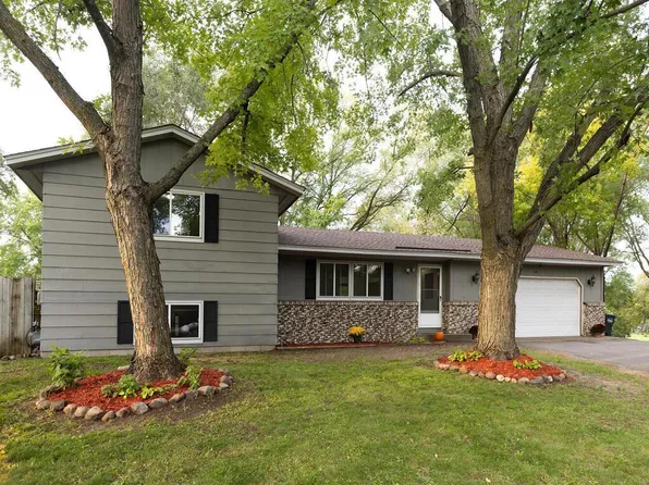 114 Kampa Cir, Monticello, MN 55362