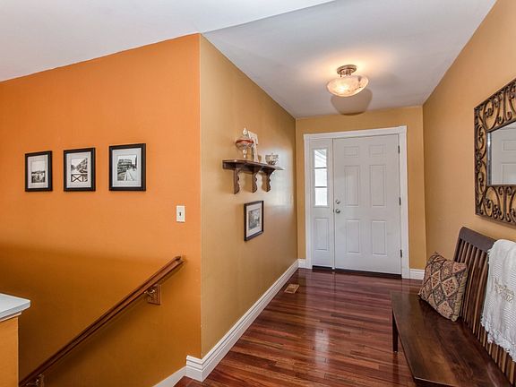3rd image of 1736 Lake Meade Dr