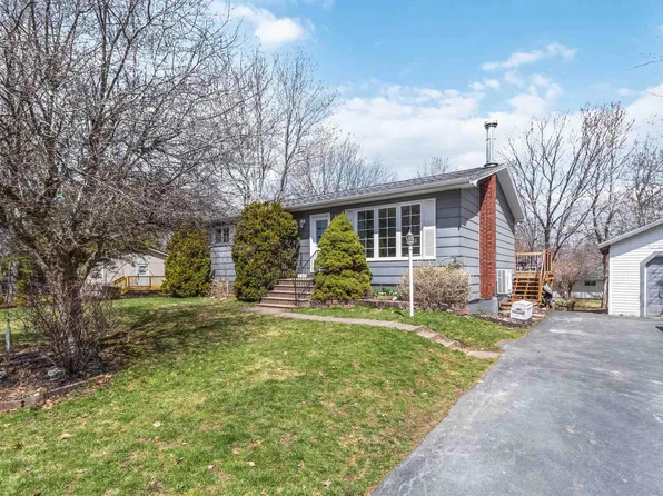 63 Desbrisay Dr, Bridgewater, NS B4V 3E3