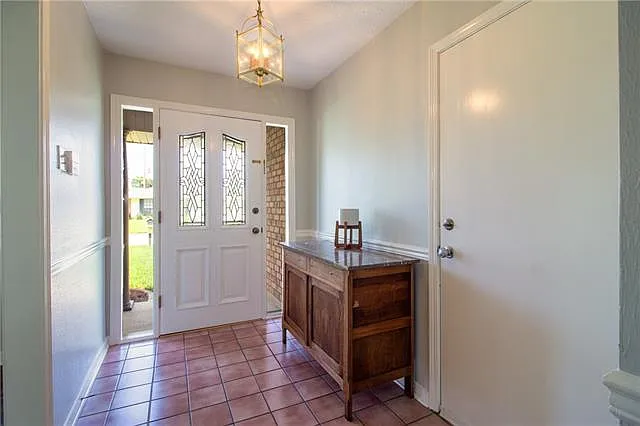 16 Parlange Dr — Photo 3