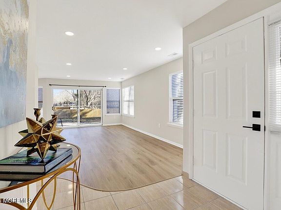 5th image of 18 Aspen Avenue