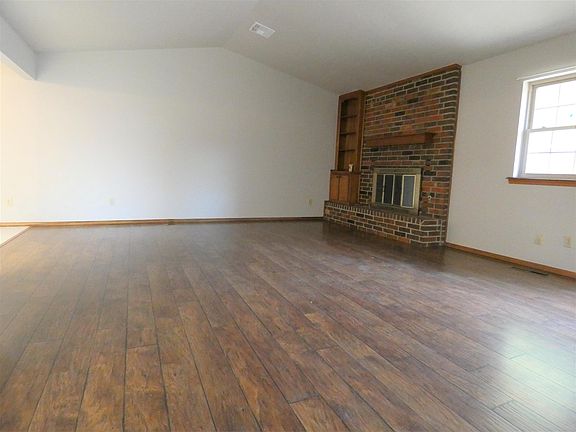 5th image of 10413 Dover Dr