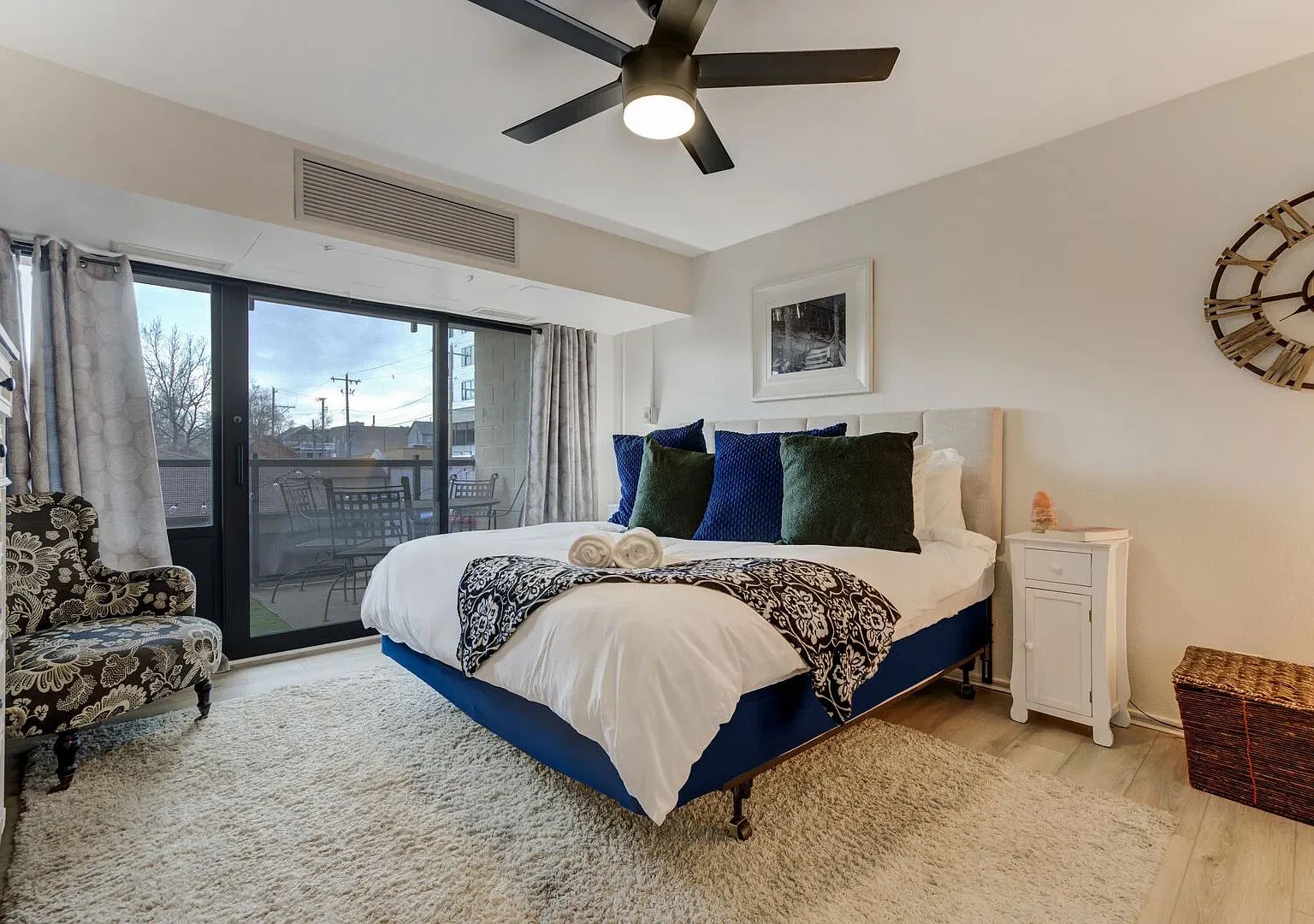417 E Kiowa St — Photo 2