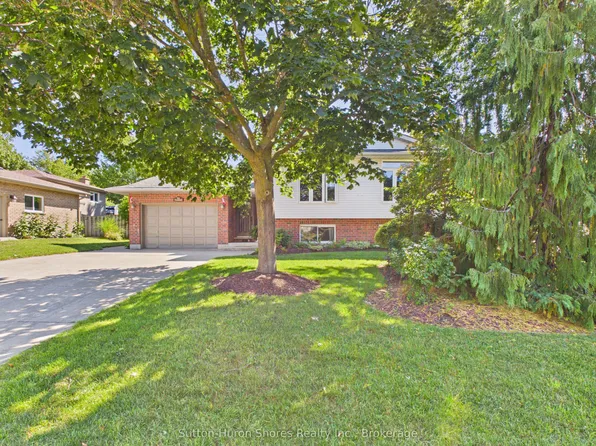 762 Bradford St, Saugeen Shores, ON N0H 2C4