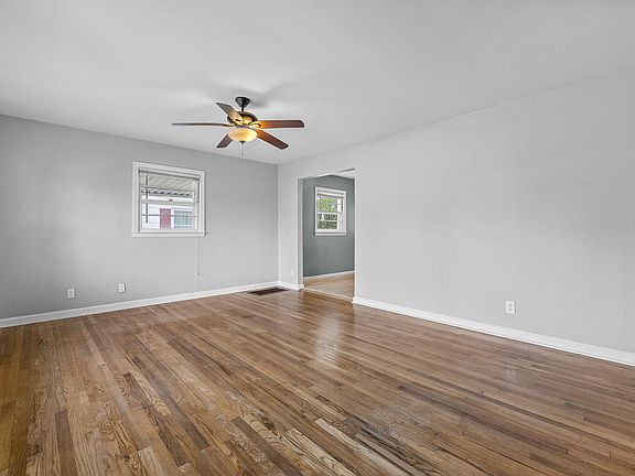 3rd image of 5504 Honeysuckle Dr