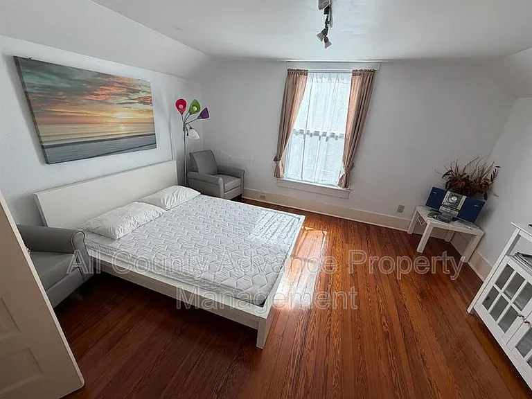 912 Pine St — Photo 7