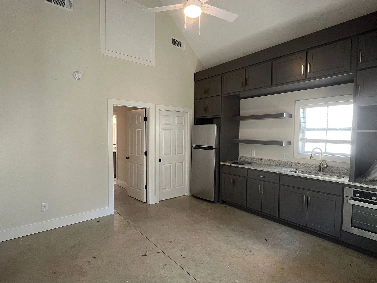 Brand-New 1-Bedroom Single family Home Near Downtown LaGrange! — Photo 4