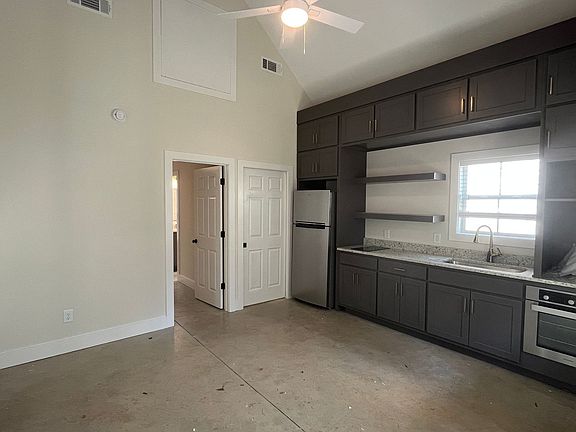 4th image of 101A Peachtree St