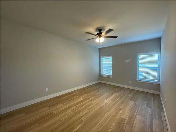 5th image of 2212 Million Ln