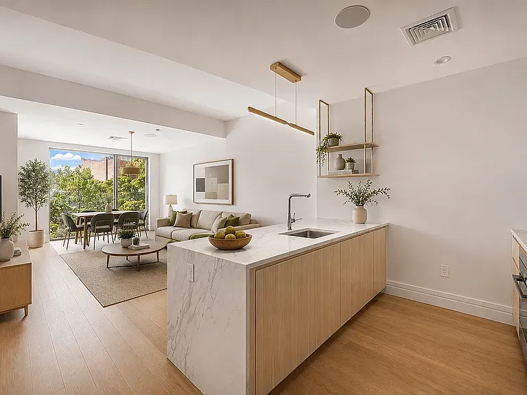 960 Franklin Ave #620 — Photo 2