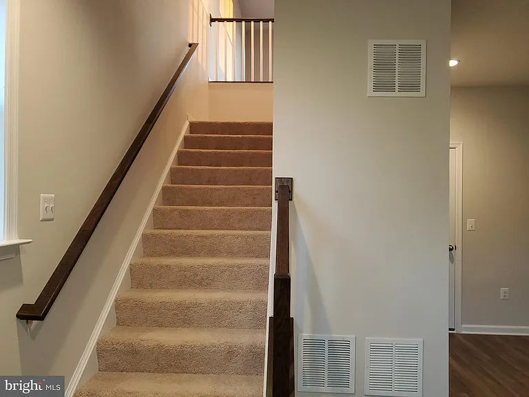 304 Faversham Pl — Photo 3