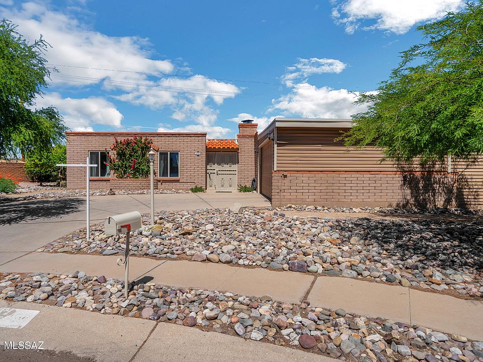 1st image of 2050 N Heatherbrae Cir