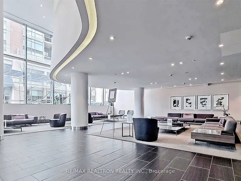 1815 Yonge St #1209 — Photo 2