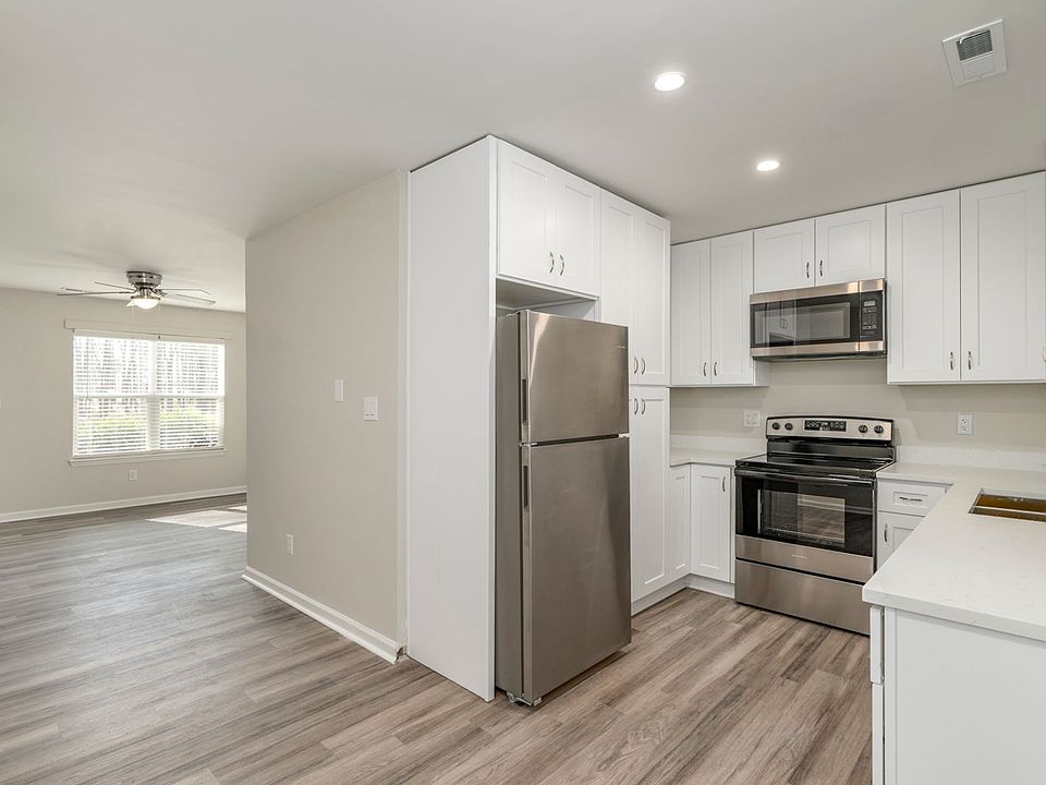 1st image of 910 Davis Ave #7