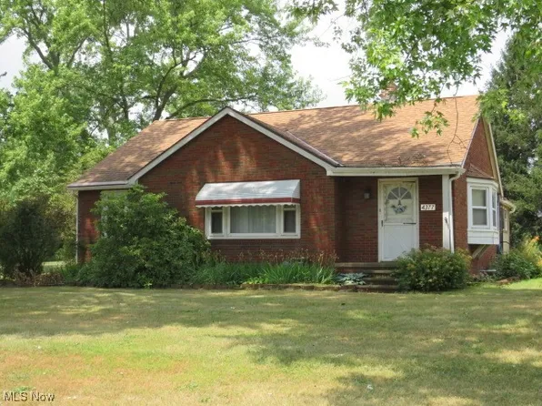 4377 E Center St, Conneaut, OH 44030