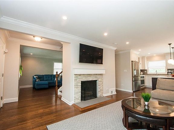 3rd image of 215 Lincoln Pl