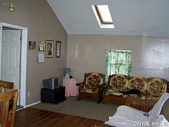 4th image of 414 Hawley Ave