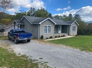422 Johnson Ave, Belington, WV